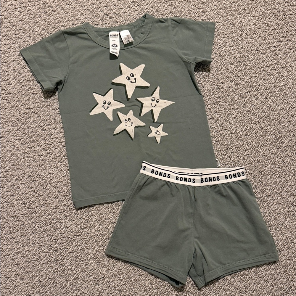 Bonds Olive Green Star Print Tee & Shorts Pajama Set organic cotton size 7